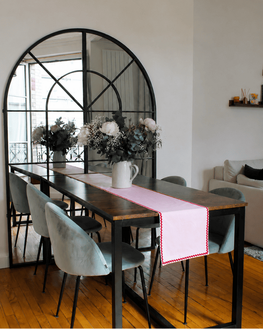 Chemin de table Ondine rose artisanal en coton - L'Atelier Vague