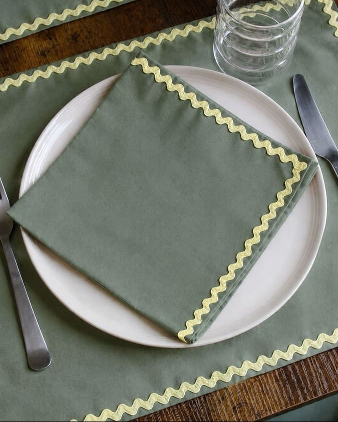 Serviette vert olive wavy en coton - L'Atelier Vague