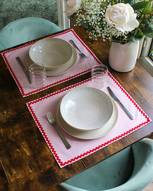 Set de table rose et rouge wavy en coton - L'Atelier Vague - table dressée