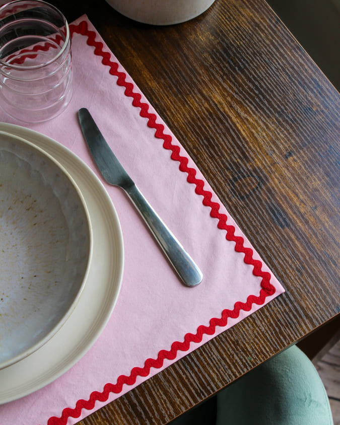 Set de table rose et rouge wavy en coton - L'Atelier Vague - vue détail